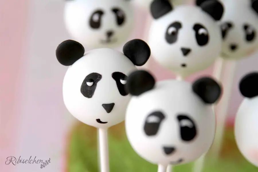 Lustige Panda Cake Pops zur Panda - Party 