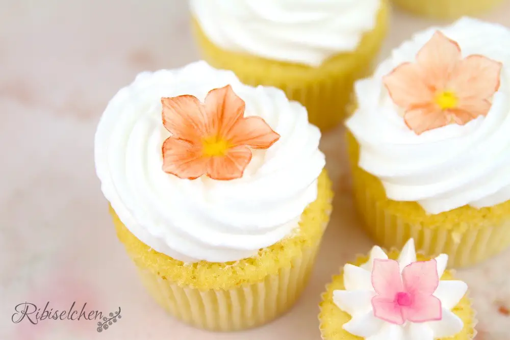 Cupcakes mit Zuckerblüten aus Blütenpaste
